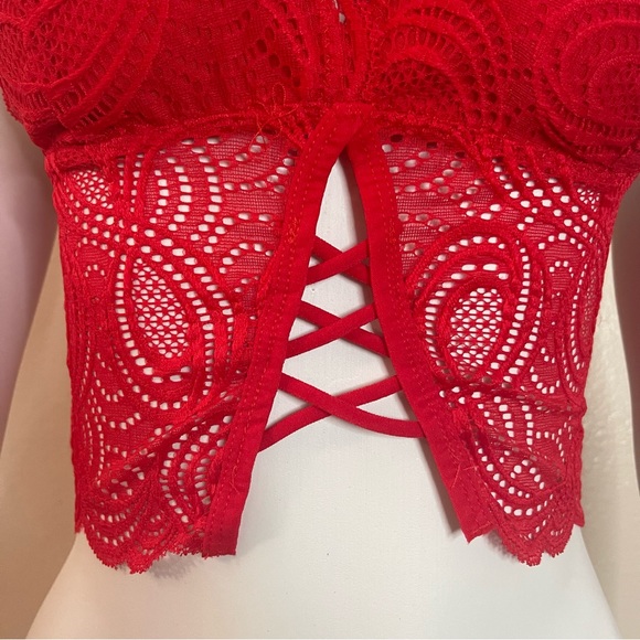 Red scalloped trims removable pads crisscross front Vneck lace bralette - Picture 3 of 10